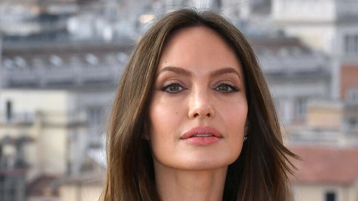 Angelina Jolie tiết lộ ý định rời bỏ Hollywood